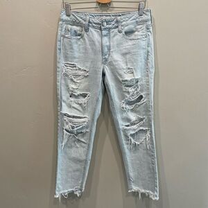 American Eagle Destroyed Tomgirl Jeans - Size: 4 Regular